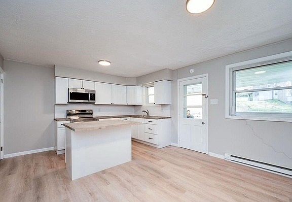 4th image of 110 W Jackson St