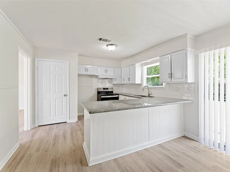 7725 Saint Lo Rd — Photo 9