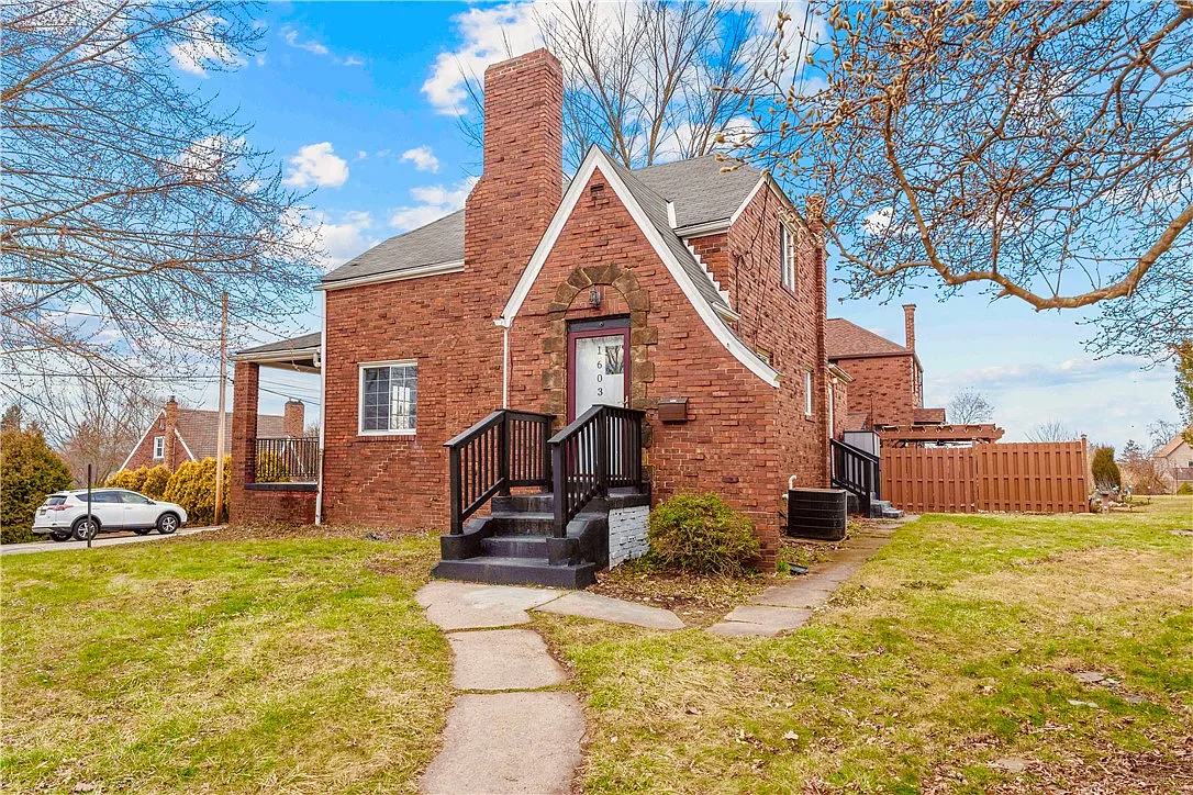1603 Raithel St photo 1