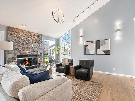 5th image of 28850 Fairlane Dr