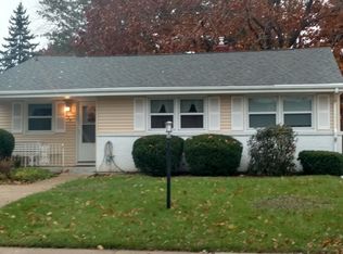 605 W 15th St, Sterling, IL 61081