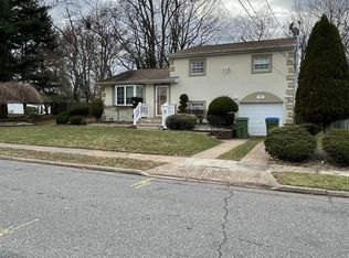 8 Baldwin Rd, Edison, NJ 08817