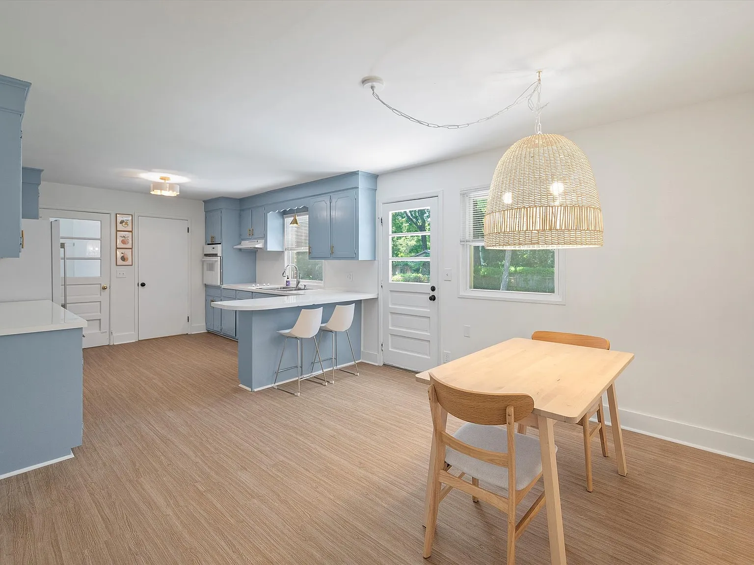 3 bed, 1400 sqft, $3,000 — Photo 4