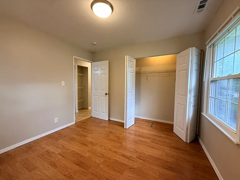 1004 Oakland Dr #1 — Photo 5