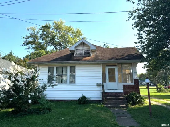 307 E Elm St, Salem, IL 62881