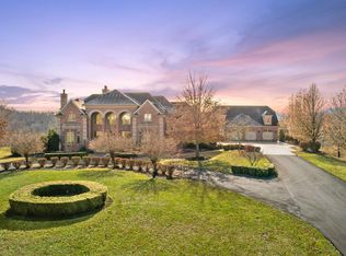 304 Chapel Brook Dr, Bridgeport, WV 26330