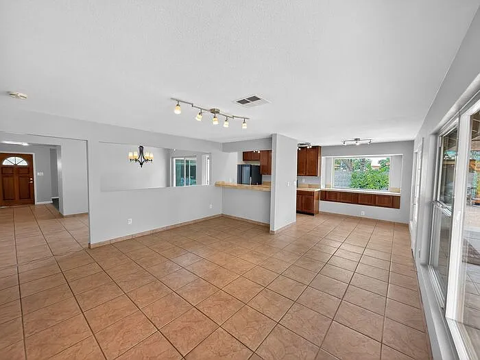 541 S Fir St — Photo 22