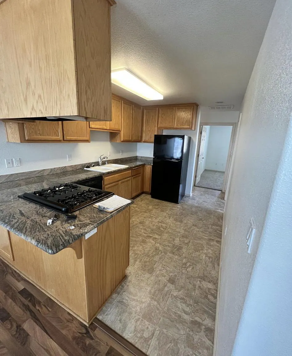 2 bed, 700 sqft, $2,450 — Photo 3