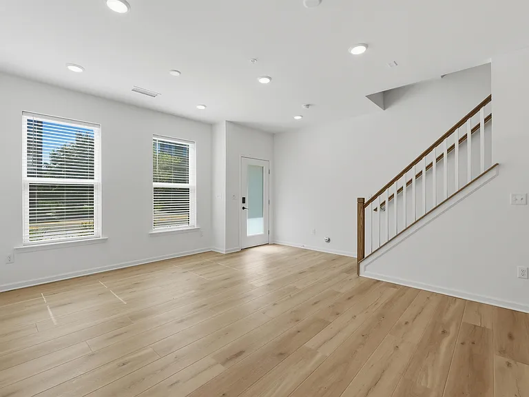 400 Willow Ave #409 — Photo 2