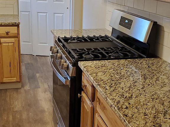 5th image of 715 Clermont St