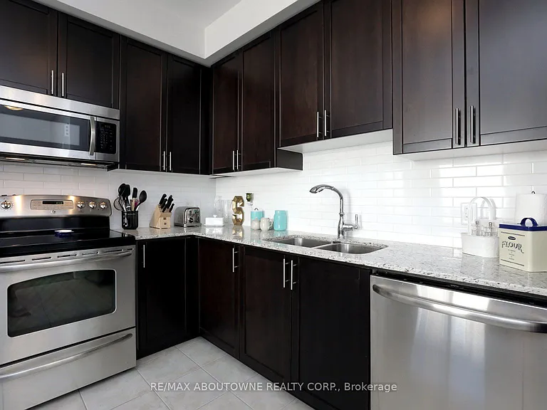 165 Hampshire Way #126 — Photo 7
