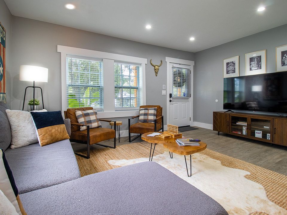 1st image of 2015 Oakwood Ave