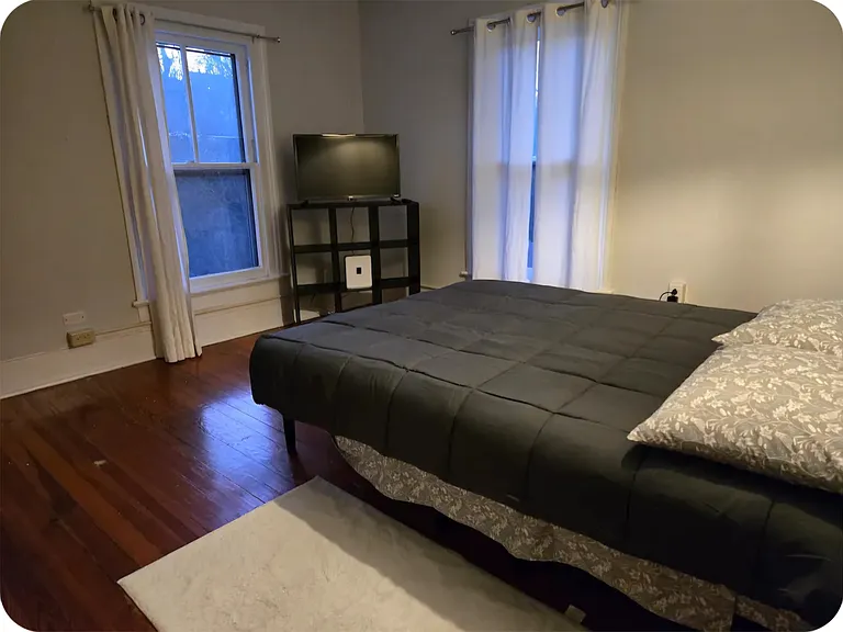 940 W Beverley St — Photo 3