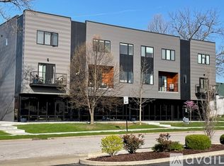 215 S Kansas St #204, Edwardsville, IL 62025