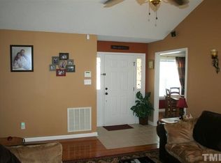 807 Quickstone Dr, Fuquay Varina, NC 27526