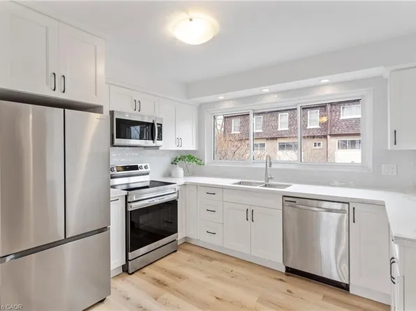 230 Blair Rd #3, Cambridge, ON N1S 2J8