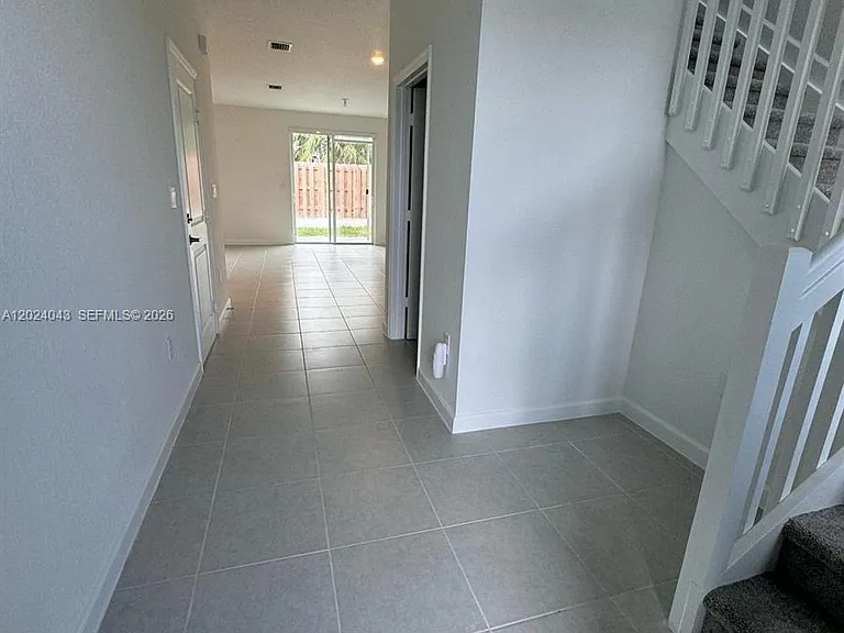 663 SE 13th Street Cir — Photo 2