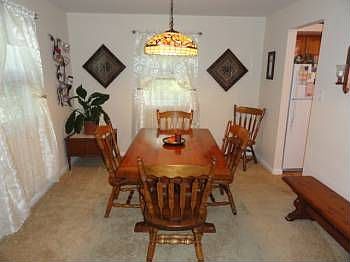 4th image of 471 Chelton Ave