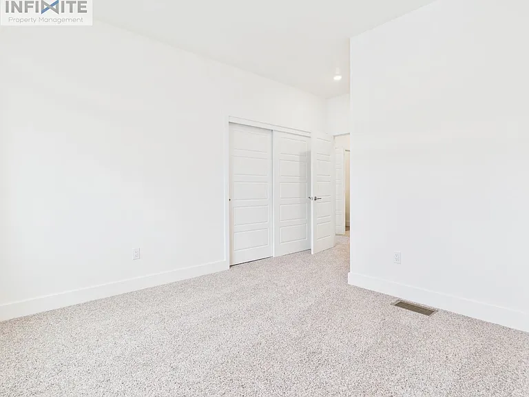 4901 Harvest Pkwy — Photo 13