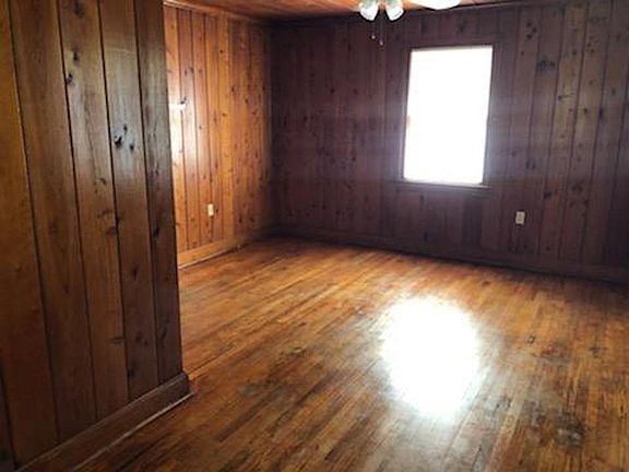 OVERSIZED NATURAL LIGHT BEDROOM