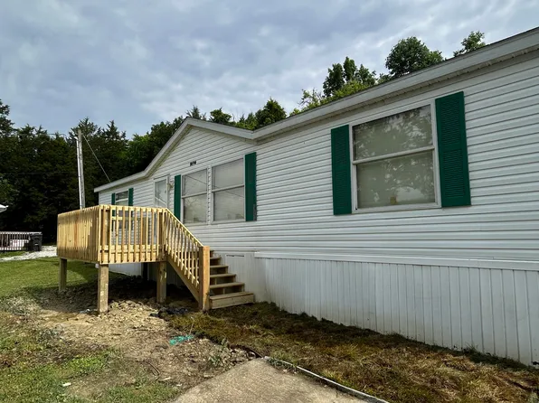 1090 Winchester Rd, Irvine, KY 40336