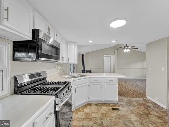 2nd image of 1521 Dooley Rd