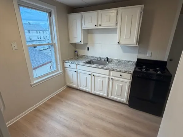 1831 S Main St #2E, Fall River, MA 02724