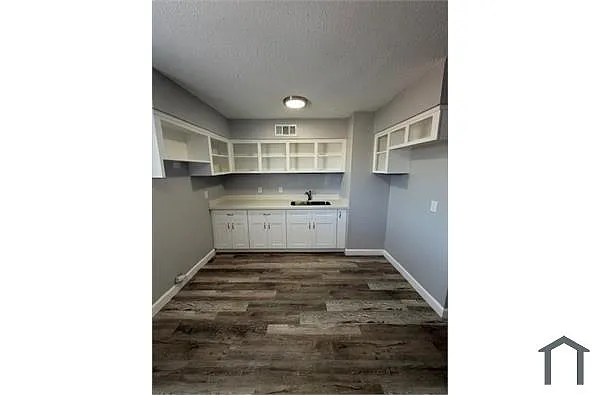 Building Photo - 10518 Heizer Dr #4