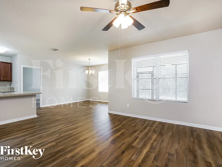 16736 Citrus Pkwy — Photo 4