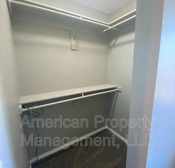 4716 NE Wisconsin St — Photo 9