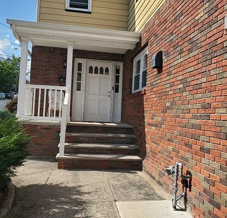3rd image of 32 Harding Ct Floor 2