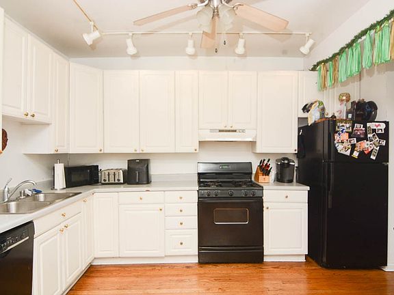 2nd image of 1517 W Oakdale Ave #2