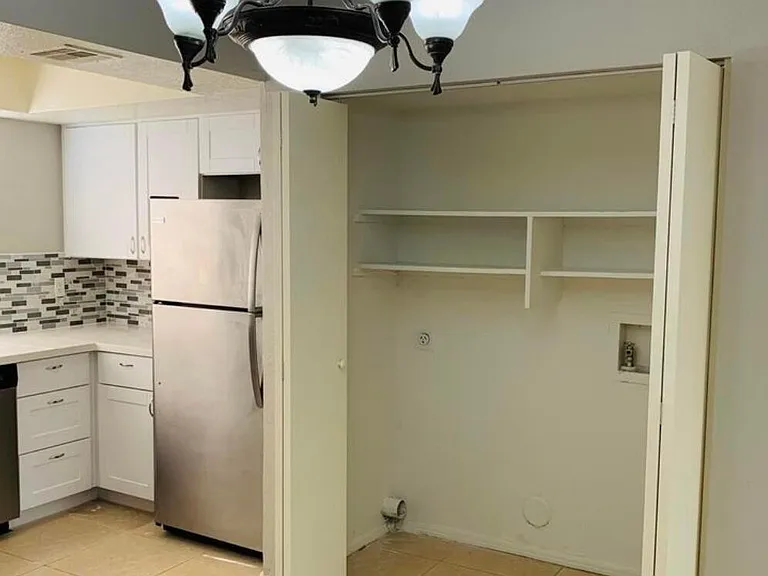 1542 W Sahuaro Dr #4 — Photo 4