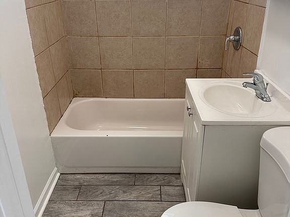 4th image of 4942 S Racine Ave