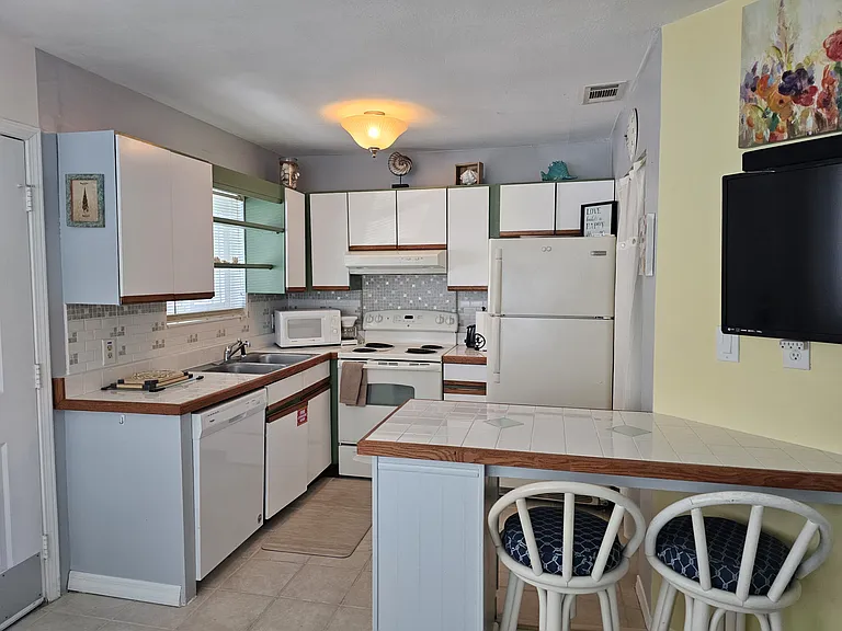 17214 Front Beach Rd #15 — Photo 5