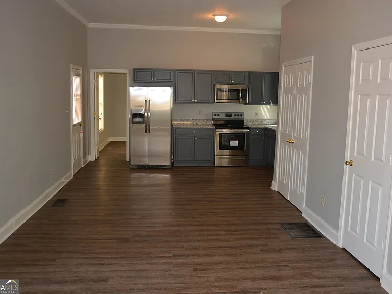 910 McDaniel St SW — Photo 6