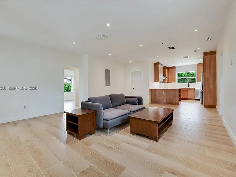 6356 SW 14th St — Photo 5