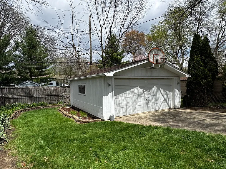 241 Devillen Ave — Photo 31