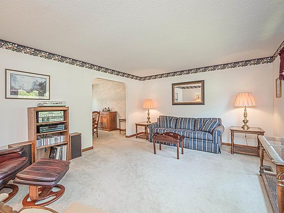 5th image of 7932 Briarwood Dr