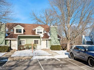 333 Green Meadow Ln, Horsham, PA 19044