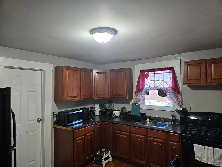 144-146 Mapes Ave #3 — Photo 1