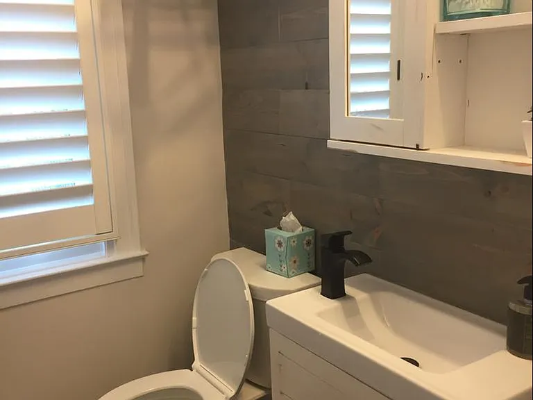 2nd bathroom