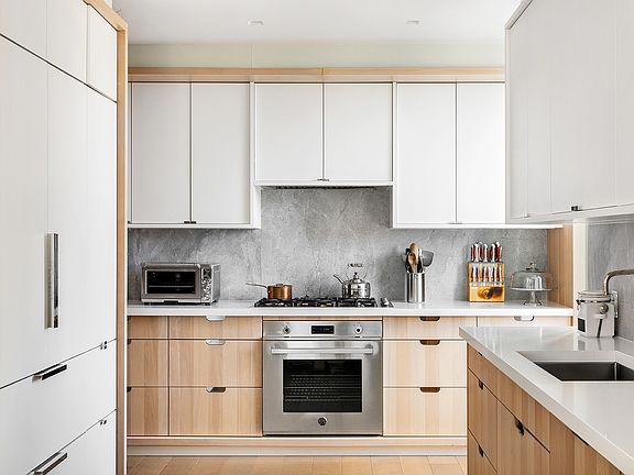 5th image of 180 Avenue Of The Amer #8A