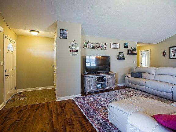 4th image of 320 Daintree Dr