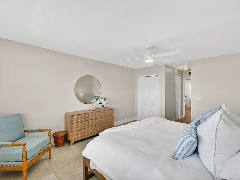 1550 Gulf Shore Blvd N #E6 — Photo 17