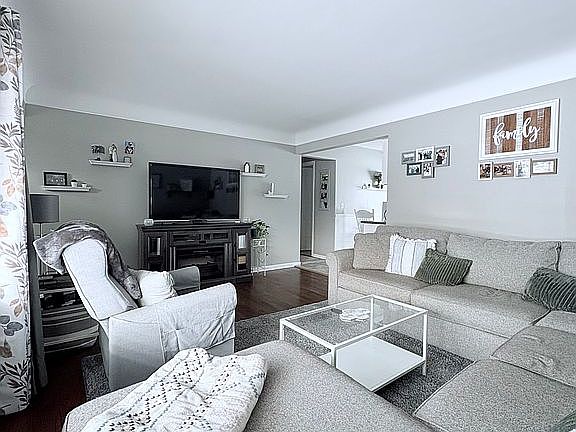 5th image of 8981 Clinton River Rd