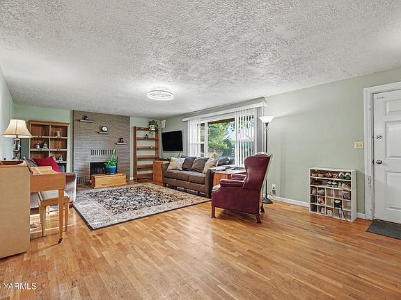 3rd image of 411 S 60th Ave