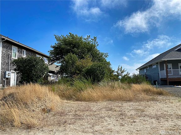 2nd image of 325 Marine View Dr