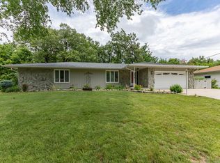 607 E 5th St, Coal Valley, IL 61240