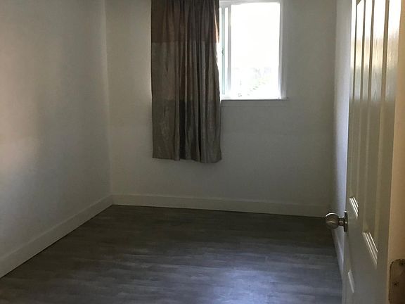 3rd image of 220 Chiquita Ave